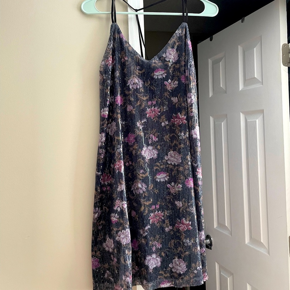 Xhiliration Size M Floral Sequin Dress